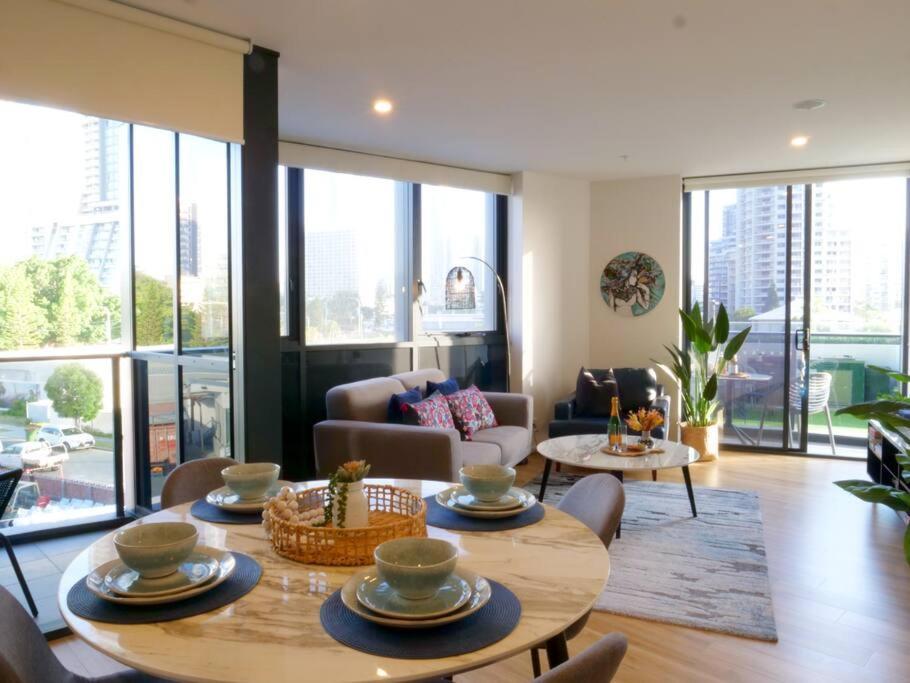Modern 1 Brm Apartment With Pool Close To Beach ゴールドコースト エクステリア 写真