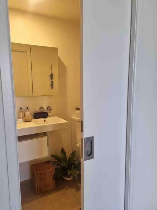 Modern 1 Brm Apartment With Pool Close To Beach ゴールドコースト エクステリア 写真