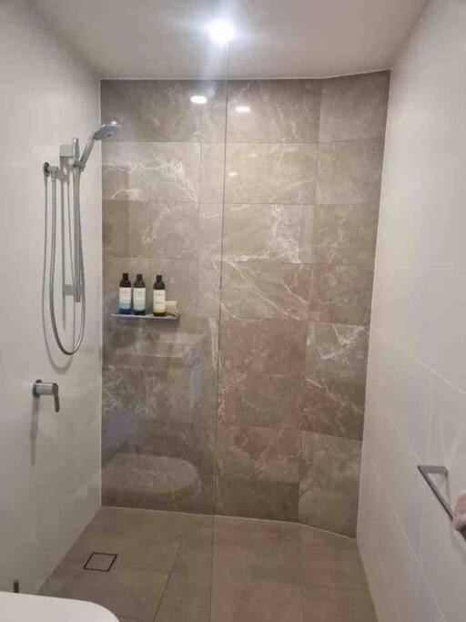 Modern 1 Brm Apartment With Pool Close To Beach ゴールドコースト エクステリア 写真