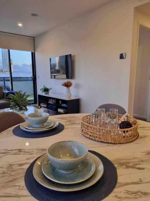 Modern 1 Brm Apartment With Pool Close To Beach ゴールドコースト エクステリア 写真