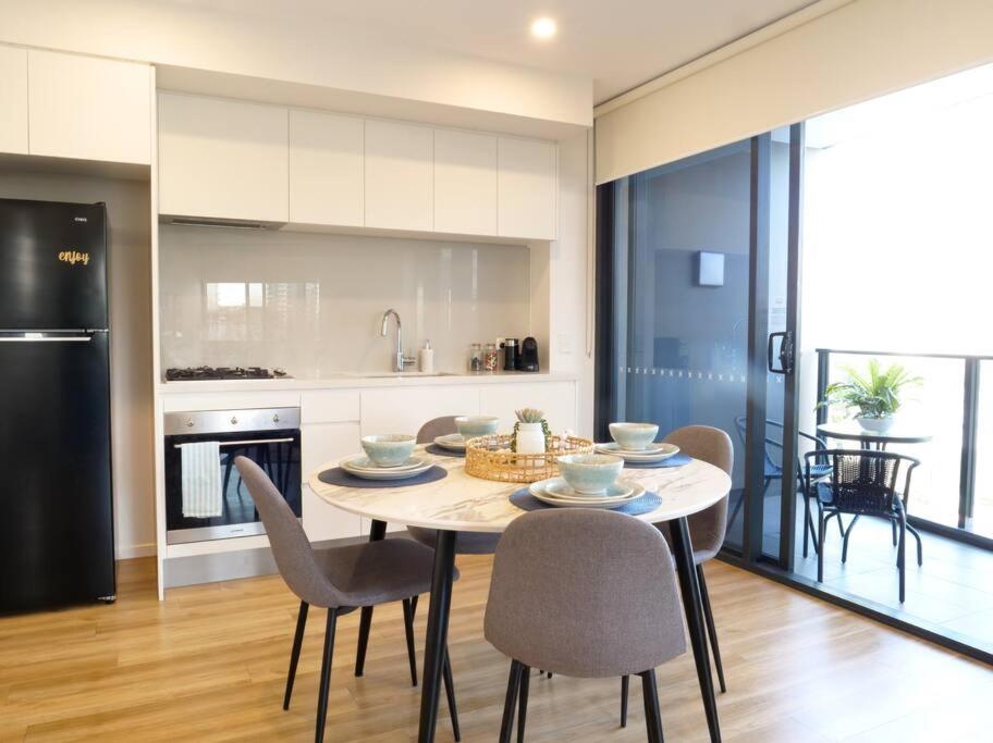 Modern 1 Brm Apartment With Pool Close To Beach ゴールドコースト エクステリア 写真