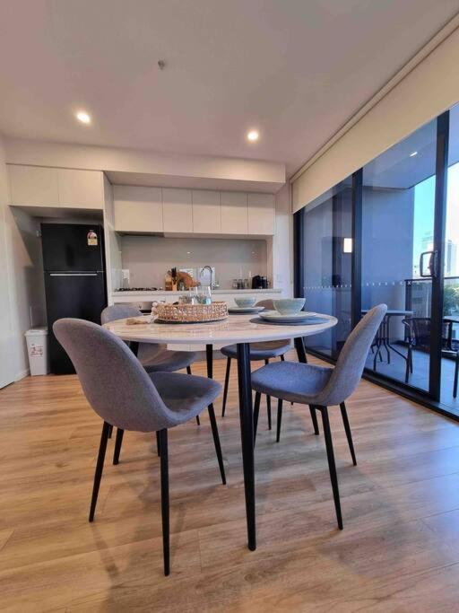 Modern 1 Brm Apartment With Pool Close To Beach ゴールドコースト エクステリア 写真