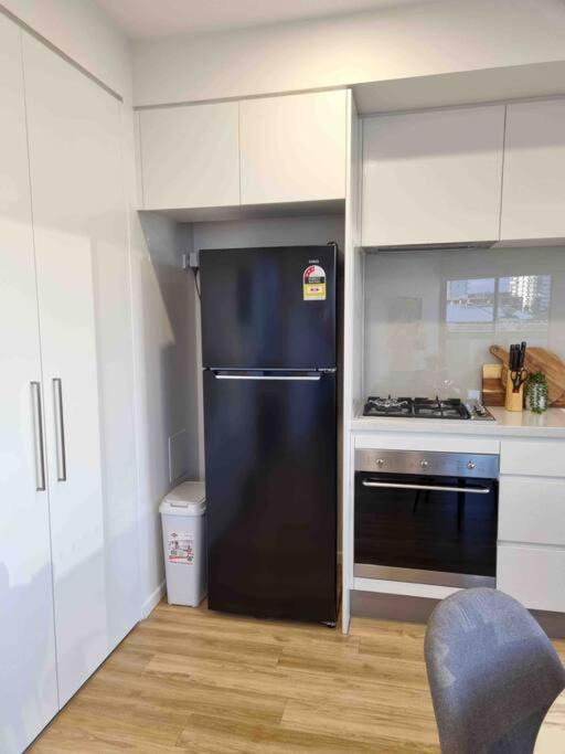 Modern 1 Brm Apartment With Pool Close To Beach ゴールドコースト エクステリア 写真
