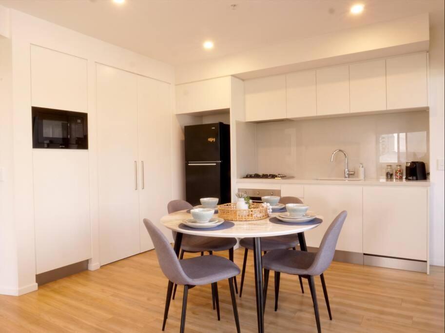 Modern 1 Brm Apartment With Pool Close To Beach ゴールドコースト エクステリア 写真